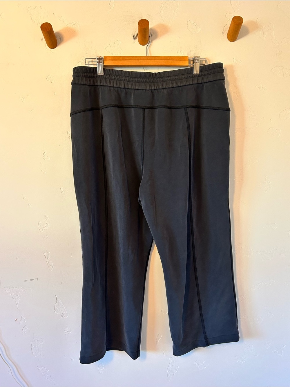 Lululemon Softstreme High-Rise Wide-Leg Cropped Pant Sz 14 Black Fall Comfy - Picture 3 of 5